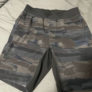 Lulu Lemon Shorts size medium (good condition)